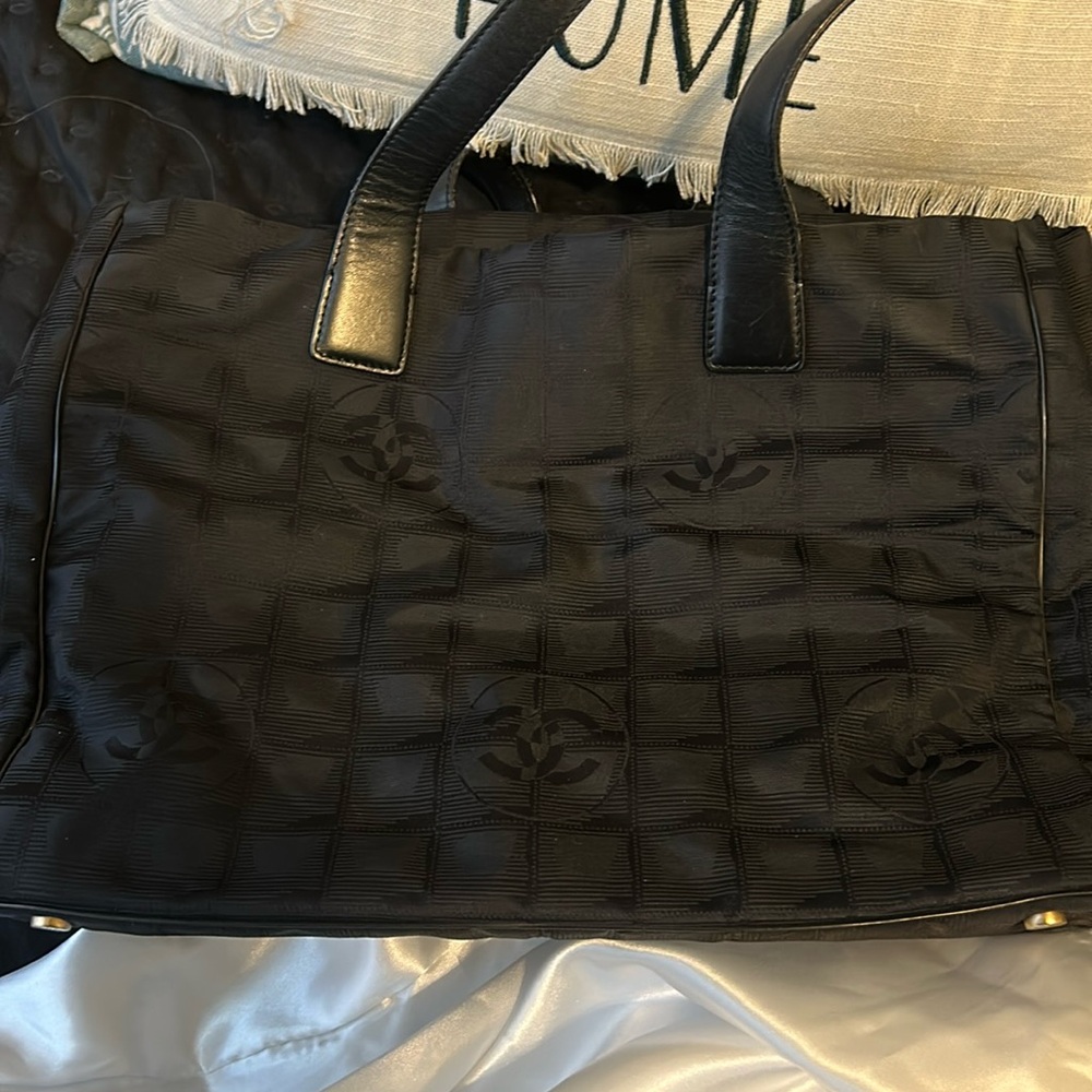 CHANEL 2002 VINTAGE NEW TRAVEL LINE TOTE BAG BLACK NYLON/LEATHER , GOLD HARWARE